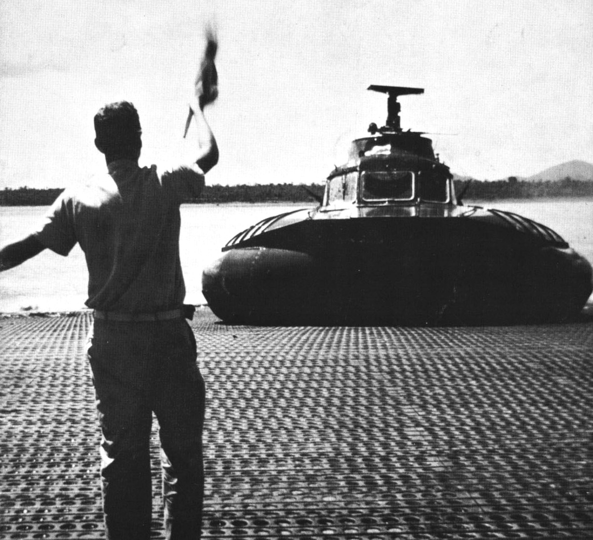 Các tàu đệm khí được Mỹ dùng ở Việt Nam trong thời gian từ năm 1966. Tới năm 1970 các tàu còn sống sót được Mỹ rút về nước và cho vào biên chế của Lực lượng Tuần duyên. Nguồn ảnh: Pinterest.