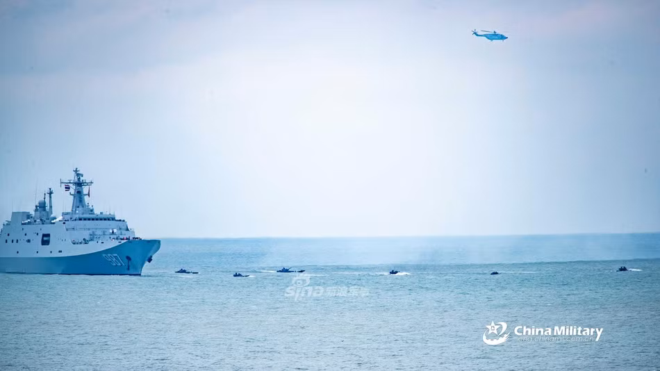 Cuộc tập trận đổ bộ giữa Hải quân Đánh bộ Trung Quốc và Thủy quân Lục chiến Thái Lan diễn ra ở ngoài khơi vùng biển Sán Vĩ, Quảng Đông, Trung Quốc hôm 8/5 vừa rồi. Nguồn ảnh: Sina.