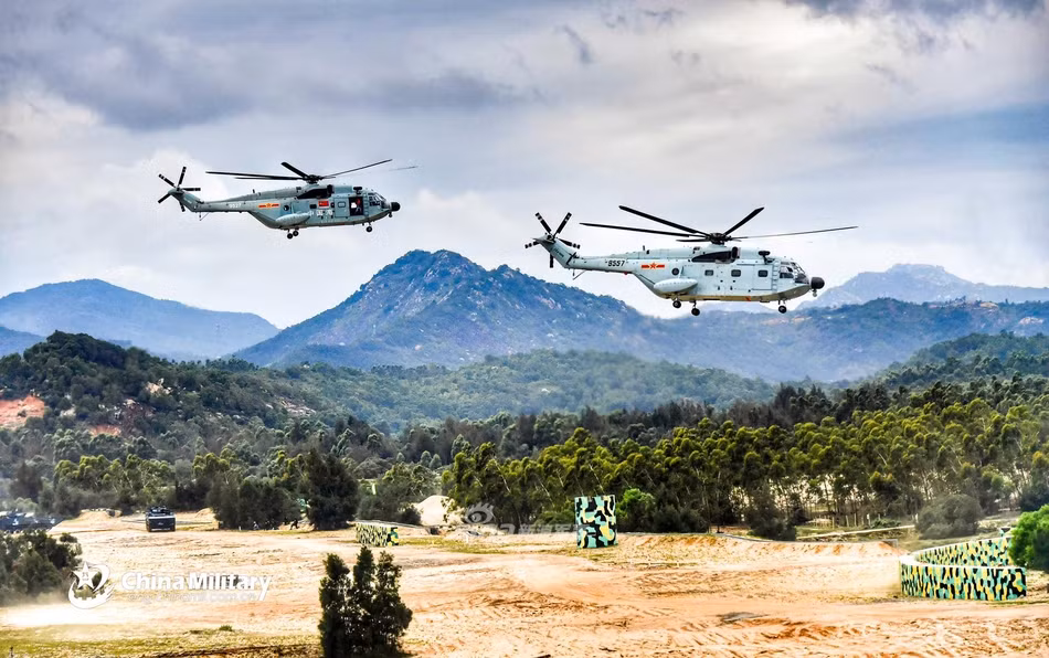 Giống với phiên bản gốc của Pháp, trực thăng Z-8 do Trung Quốc sản xuất có khả năng mang theo tối đa tới 27 lính cùng đầy đủ trang thiết bị. Nguồn ảnh: Sina.