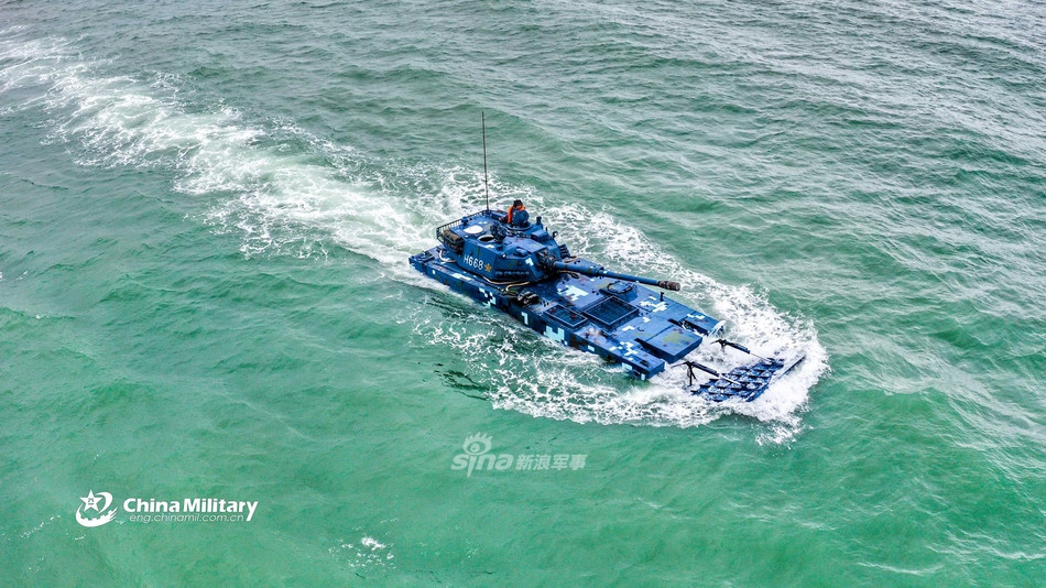 Từ cuối thập niên 90, các xe thiết giáp lưỡng cư ZBD-05 đã bắt đầu được đưa vào biên chế Hải quân Trung Quốc để thay thế dần cho các xe tăng lội nước Type 063A. Nguồn ảnh: Sina.