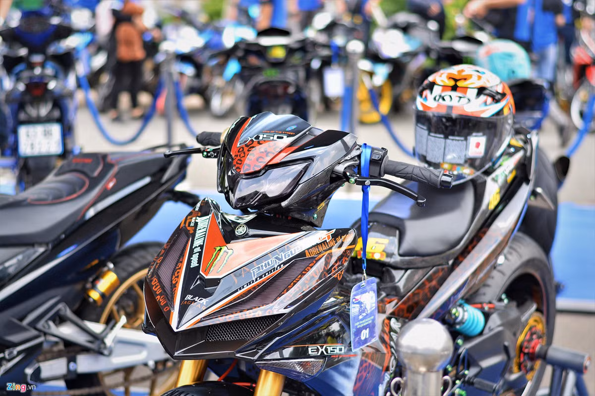 Thú chơi xe độ đã có mặt ở VN khá lâu, tuy nhiên trước đây việc độ xe tương đối khó khăn vì phụ kiện độ xe chưa nhiều, chất lượng đồ độ tương đối kém... Ngày nay việc chơi xe độ đã dễ dàng hơn nhiều vì thị trường đồ độ xe ngày càng đa dạng, hầu hết là nhập từ các nước ĐNÁ như Thái Lan, Malaysia, Indonesia...