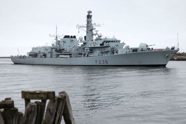 Để làm nhiệm vụ đối hải, HMS Northumberland có tổng cộng 8 ống phóng tên lửa Harpoon cùng với 4 ống phóng ngư lôi Stung Ray Torpedo cỡ 324mm. Ngoài ra tàu cũng được trang bị các loại hoả lực pháo bao gồm một khẩu hải pháo 113 mm và 2 khẩu pháo 30mm loại DS30M. Nguồn ảnh: Pinterest.