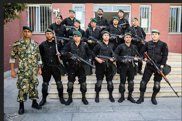 Hiện tại, quân đội Iran đang là lực lượng quân sự có quy mô lớn bậc nhất Trung Đông với quân số thường trực lên tới 350.000 lính. Trong số đó, có tới hơn 2/3 là lính nghĩa vụ và chỉ có khoảng 1/3 là quân nhân chuyên nghiệp trình độ cao. Nguồn ảnh: Irannewsupdate.