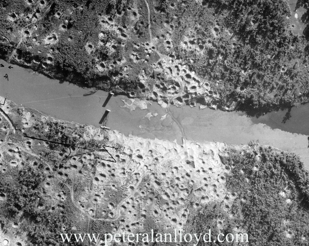 Tổng cộng toàn bộ chiến dịch Commando Hunt của Mỹ có khoảng 300.000 phi vụ oanh kích và khoảng hơn 3000 phi vụ ném bom bằng máy bay B-52, ném xuống khu vực Đường Trường Sơn đoạn qua Đông Nam Lào khoảng 643.000 tấn bom đạn các loại. Nguồn ảnh: TL.