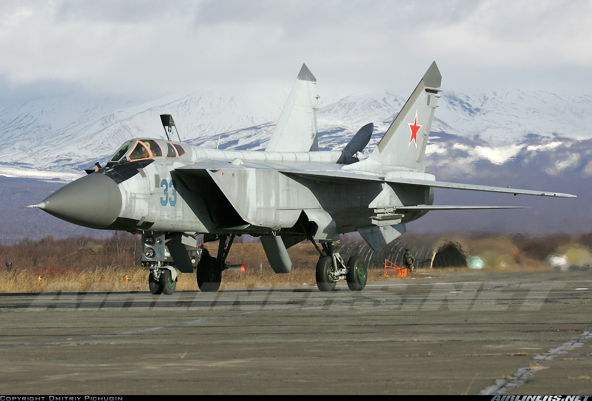 Siêu máy bay đánh chặn được phát triển để thay thế cho MiG-25 đó là MiG-31 cũng sẽ được trình diễn trong cuộc duyệt binh trên Quảng Trường Đỏ ngày mai. Nguồn ảnh: Mil.