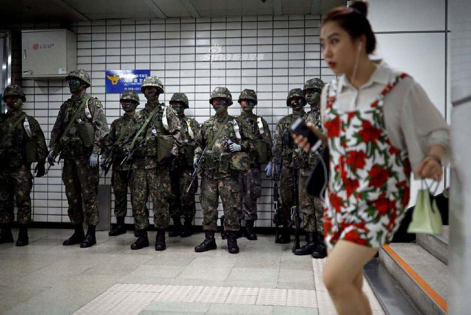 Là một trong những thành phố bận rộn nhất thế giới, kịch bản giả định hệ thống tàu điện ngầm của Seoul bị tấn công bằng chất độc hoá học là cực kỳ sát với thực tế, giúp lực lượng phản ứng nhanh và cơ quan chức năng của quốc gia này không bất ngờ trước những tình huống thực có khả năng sẽ phát sinh sau này. Nguồn ảnh: Chosul.