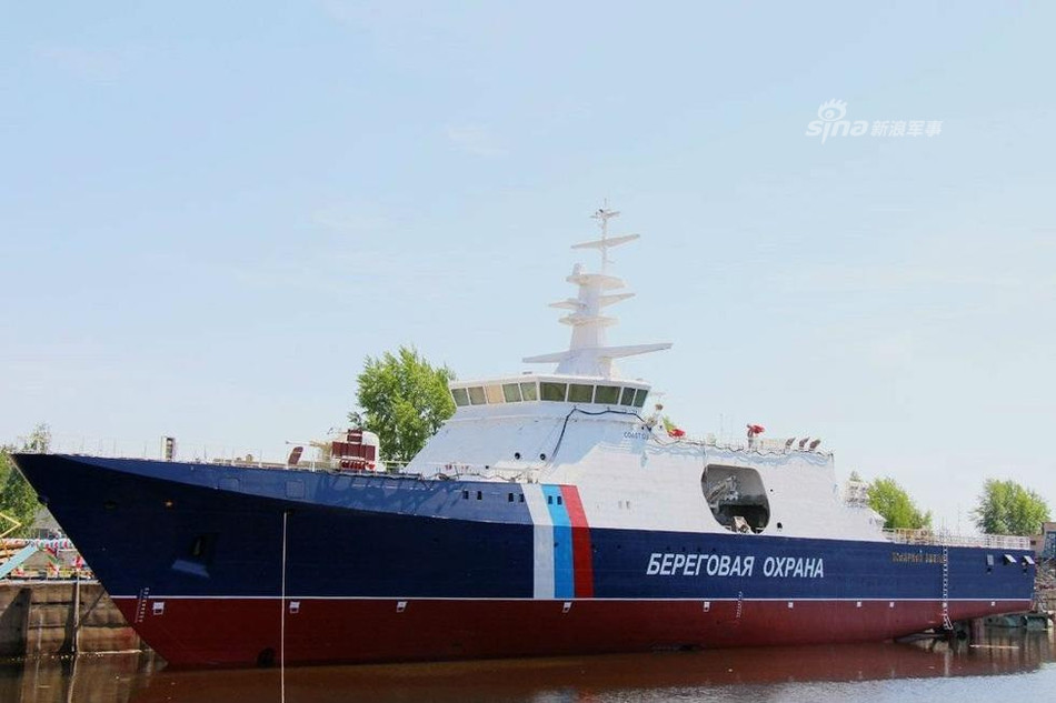 Giãn nước lên tới 2700 tấn nhưng tàu chỉ cần biên chế đủ 44 thuỷ thủ đoàn. Điều này cho phép không gian bên trong tàu có thể được sử dụng một cách thoải mái mà không lo sợ chật chội như trên các tàu hải quân thông thường. Nguồn ảnh: Sina.