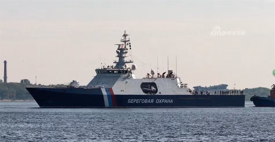 Theo truyền thông Nga hôm 22/5 vừa qua, nhà máy đóng tàu Zelenodolsk vừa cho hạ thủy tàu tuần tra tiếp theo của lớp Okean hay còn có tên gọi khác là Đề án 22100 Okean (nghĩa là Ocean - Biển khơi) cho lực lượng Cảnh sát Biển Nga. Nguồn ảnh: Sina.