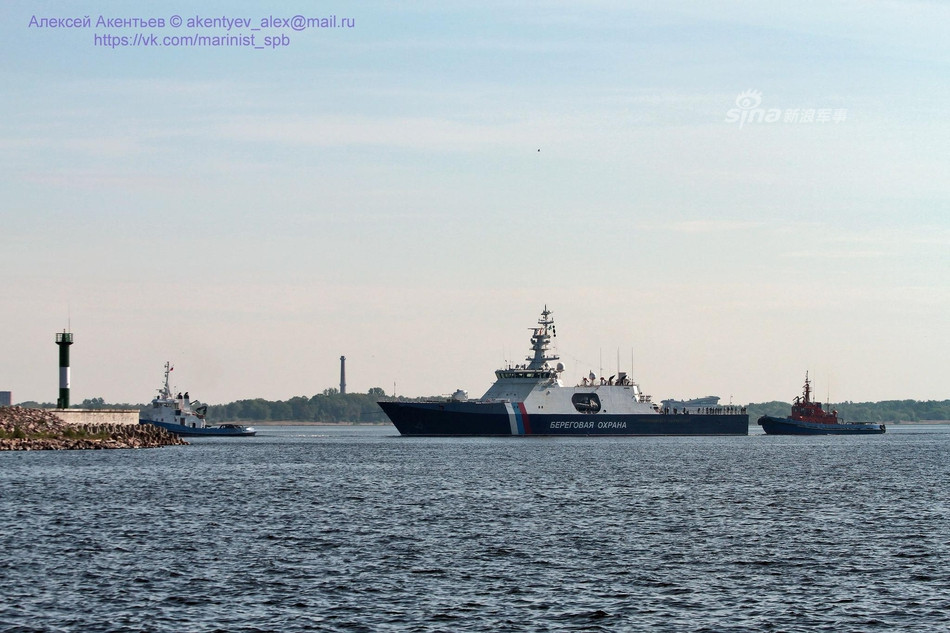 Có độ giãn nước tối đa chỉ 2700 tấn và có chiều dài 91,8 mét, lườn rộng 14,8 mét. Đây là loại tàu có khả năng phá băng, sử dụng động cơ do Đức thiết kế và có thể di chuyển được với tốc độ tối đa lên tới 21 hải lý giờ tương đương 40 km/h. Nguồn ảnh: Sina.