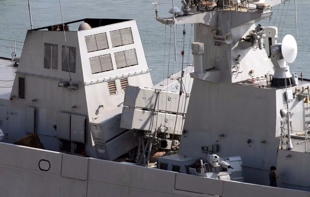 Các hộ vệ hạm theo lớp Giang Đảo của Hải quân Trung Quốc có độ giãn nước tối đa rất nhỏ, chỉ 1500 tấn - đây cũng được xem là một trong các yếu tố khiến quá trình đóng mới của lớp hộ vệ hạm này diễn ra cực kỳ nhanh. Nguồn ảnh: Baidu.