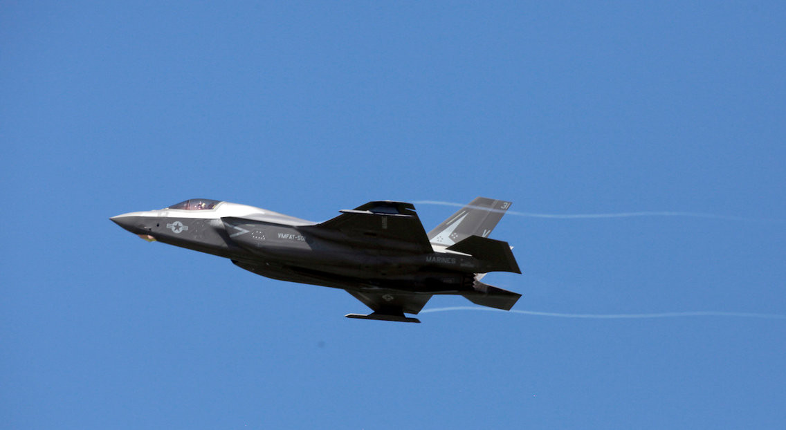 Tuy nhiên nhiều chuyên gia quân sự khẳng định rằng các động tác này không thể làm khó được các loại chiến đấu cơ thế hệ cũ, nhiều loại với khả năng cơ động cao hoàn toàn có thể thực hiện động tác tương tự. Nguồn ảnh: BI.