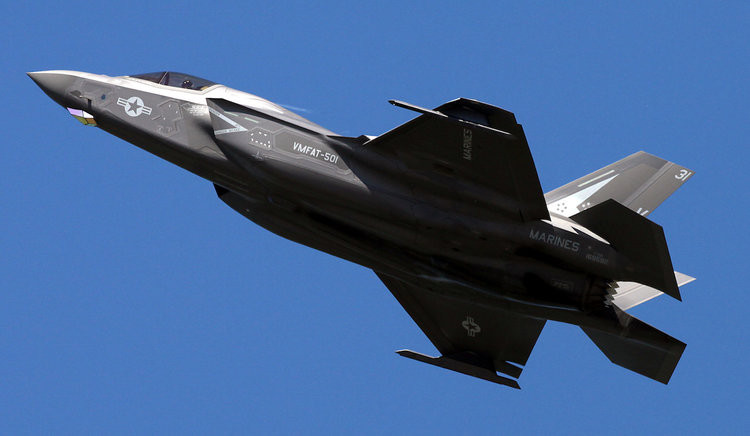 Hiện tại, Thuỷ quân Lục chiến Mỹ đã đặt một số lượng lớn chiến đấu cơ F-35B và dự kiến trong tương lai, tối đa lực lượng này có thể đặt mua tới hơn 400 chiếc F-35B để thay thế cho các loại chiến đấu cơ hiện tại đang phục vụ trên các tàu đổ bộ tấn công. Nguồn ảnh: BI.