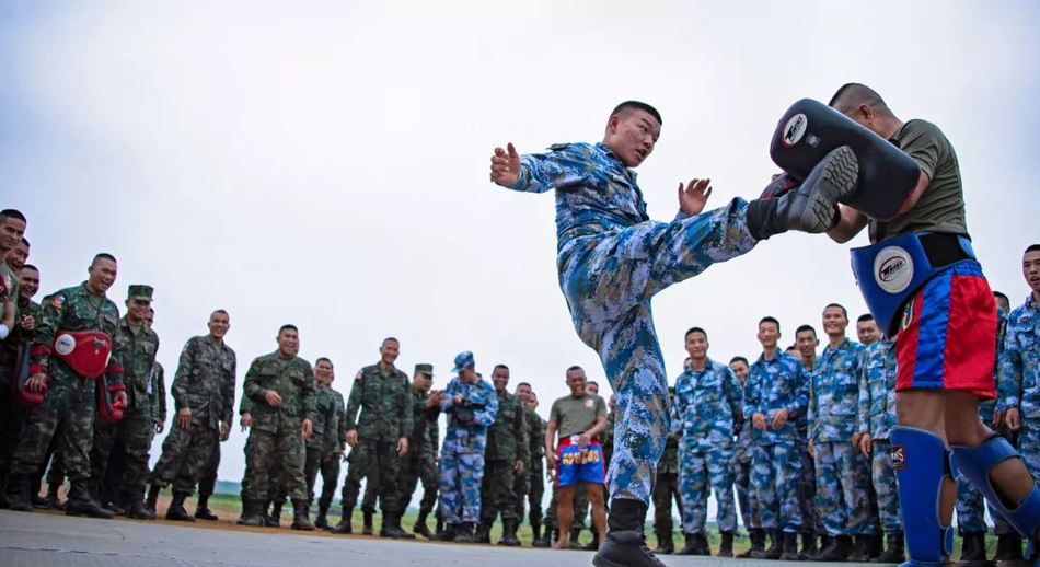 Ngoài ra, một khoa mục thu hút được rất nhiều sự chú ý của truyền thông đó là võ thuật. Binh lính Trung Quốc và Thái Lan đều nổi tiếng với nhiều môn võ cổ truyền cực kỳ thực dụng và nguy hiểm. Nguồn ảnh: Sina.