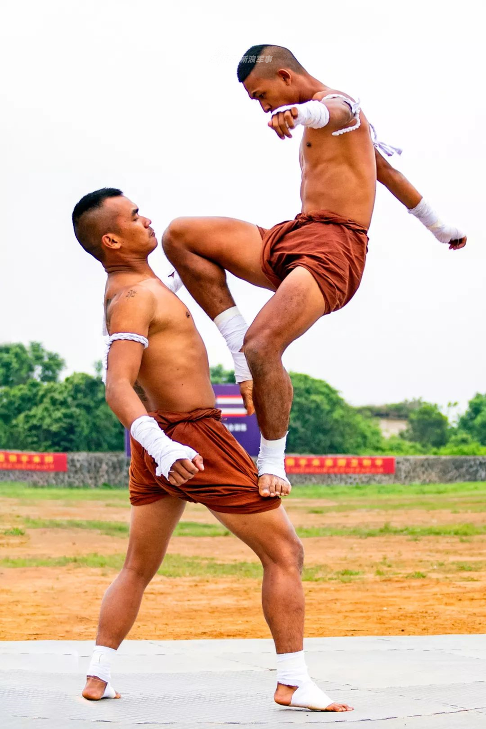 Quân đội Thái Lan cũng giới thiệu cho các binh sĩ Trung Quốc về môn võ truyền thống Muay Thái trong cuộc tập trận chung lần này. Nguồn ảnh: Sina.