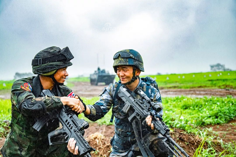 Thuỷ quân Lục chiến Thái Lan sử dụng khẩu TAR-21 - một khẩu súng trường tấn công hiện đại do Israel sản xuất. Nguồn ảnh: Sina.