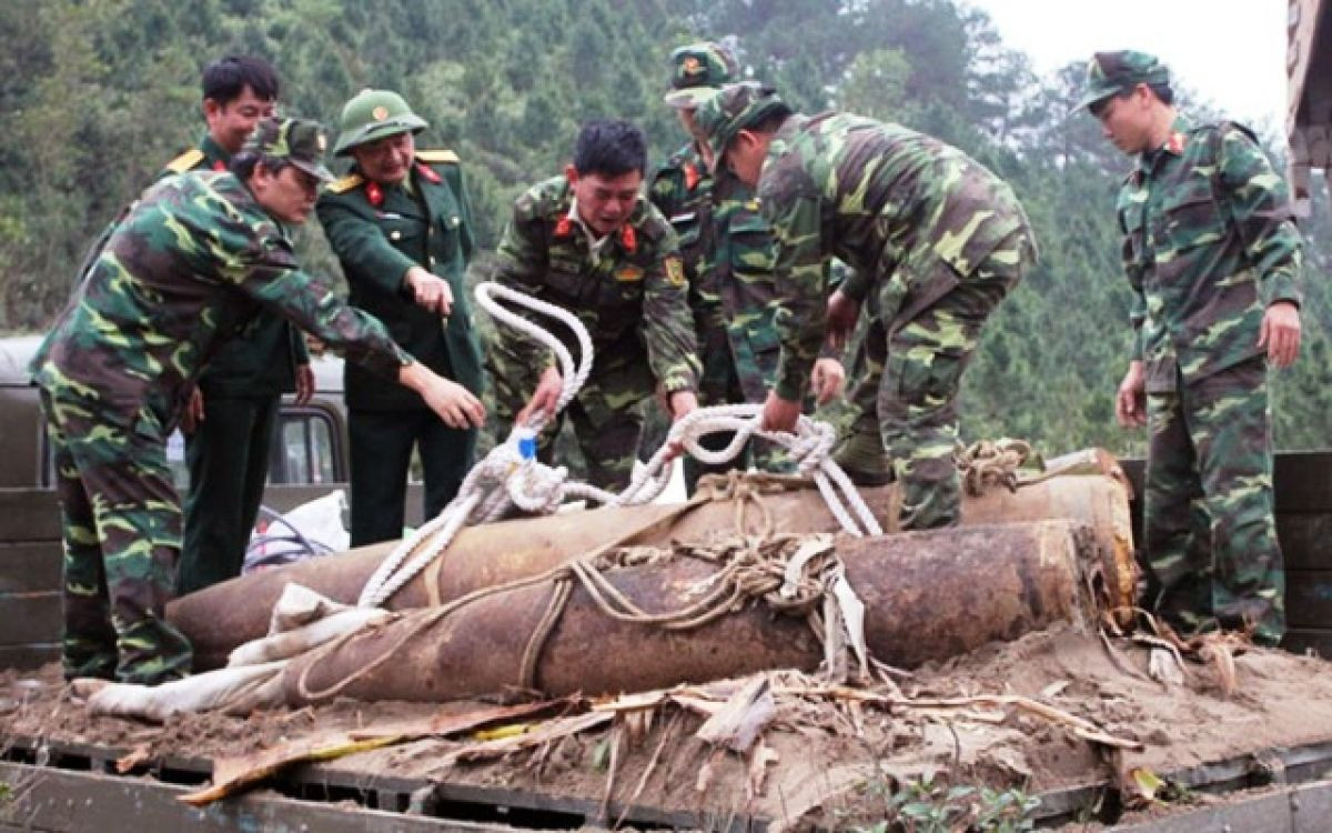 Thống kê của các tổ chức quốc tế, từ khi Chiến tranh Việt Nam kết thúc tới nay, Việt Nam đã chịu khoảng 100.000 thương vong do bom mìn còn sót lại, trong đó có 40.000 người thiệt mạng. Nguồn ảnh: QDND.
