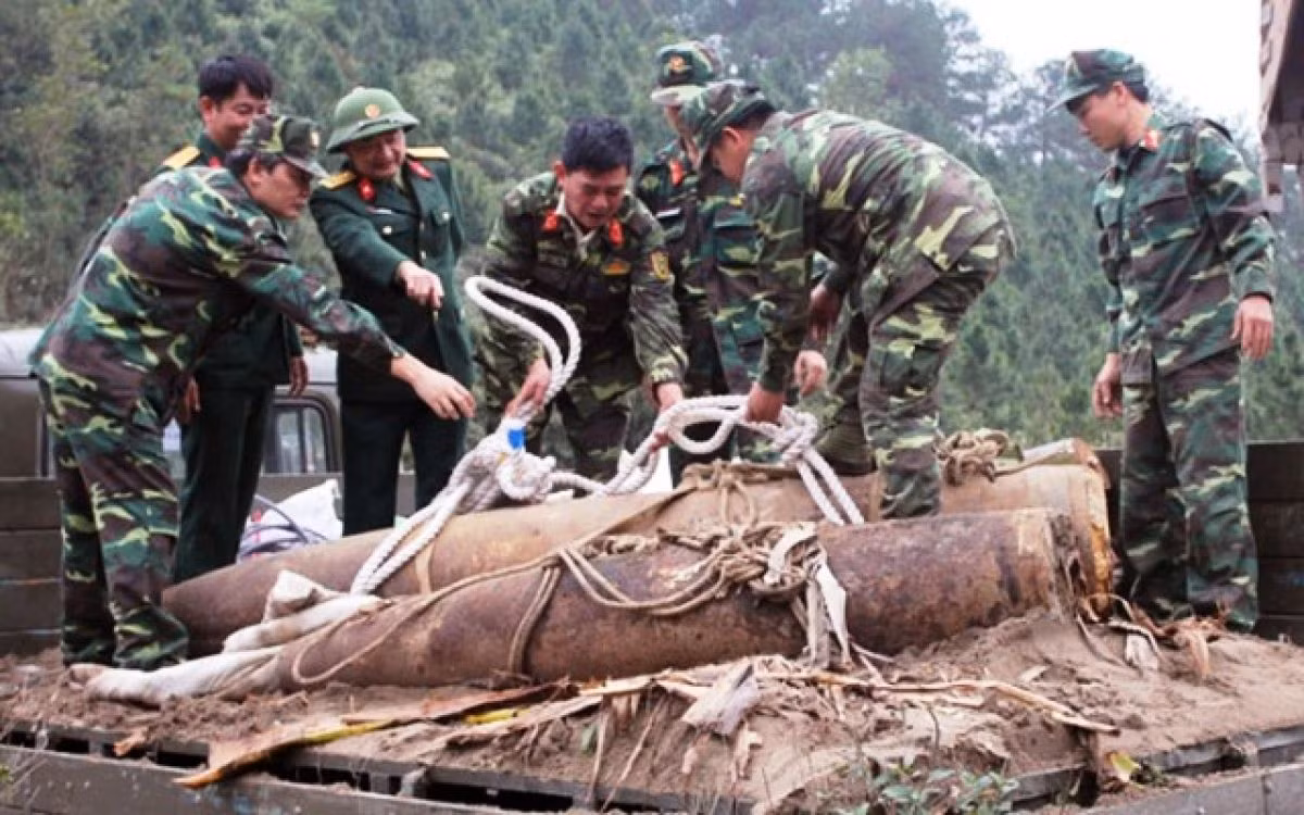 Thống kê của các tổ chức quốc tế, từ khi Chiến tranh Việt Nam kết thúc tới nay, Việt Nam đã chịu khoảng 100.000 thương vong do bom mìn còn sót lại, trong đó có 40.000 người thiệt mạng. Nguồn ảnh: QDND.
