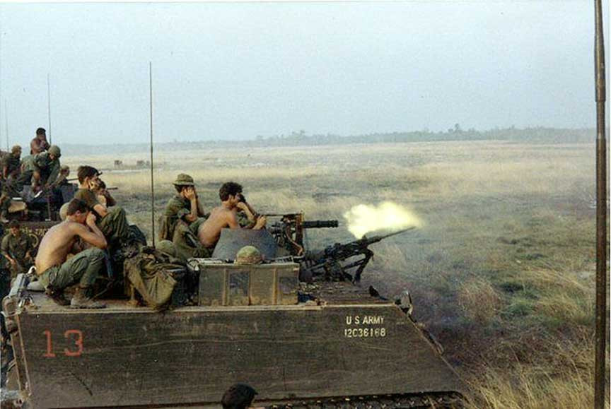 Ngoài ra, các khoản tiền "gián tiếp" mà Mỹ phải chi trả cho hậu quả của cuộc chiến này trong đó bao gồm các quyền lợi về xã hội, y tế cho cựu chiến binh, khắc phục hậu quả về mặt tâm lý với cựu binh Mỹ (chỉ tính cựu binh của quân đội Mỹ) cũng có thể lên tới khoảng 900 tỷ USD. Nguồn ảnh: Thenewyorktimes.