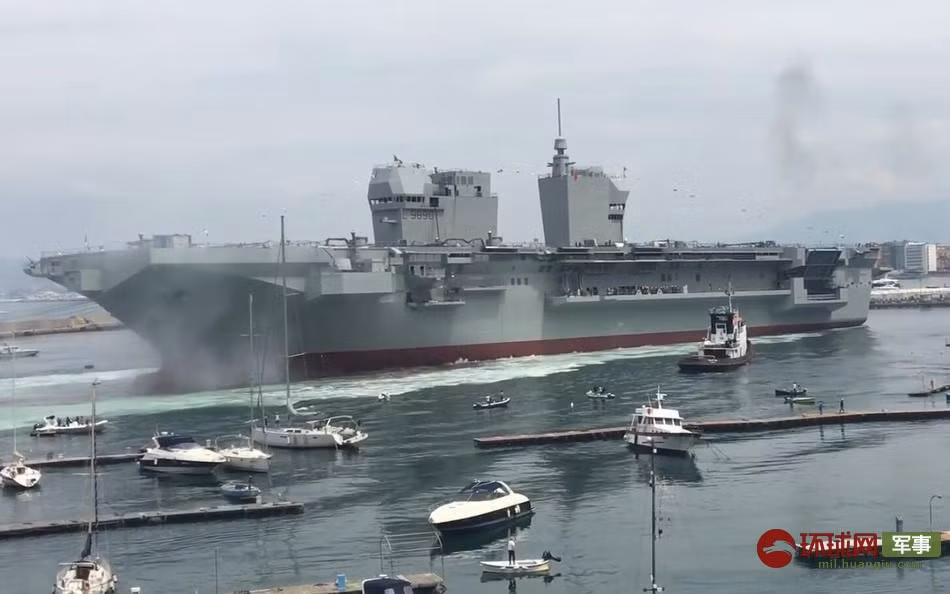 Về khả năng mang trực thăng, tối đa tàu sân bay của Italia này mang theo được 12 trực thăng AgustaWestland AW101 hoặc SH90A. Theo tính toán của Hải quân Italia, trong tương lai khi hoạt động với các tiêm kích F-35B tối đa Trieste sẽ mang được theo 15 chiếc F-35B. Nguồn ảnh: Sina.