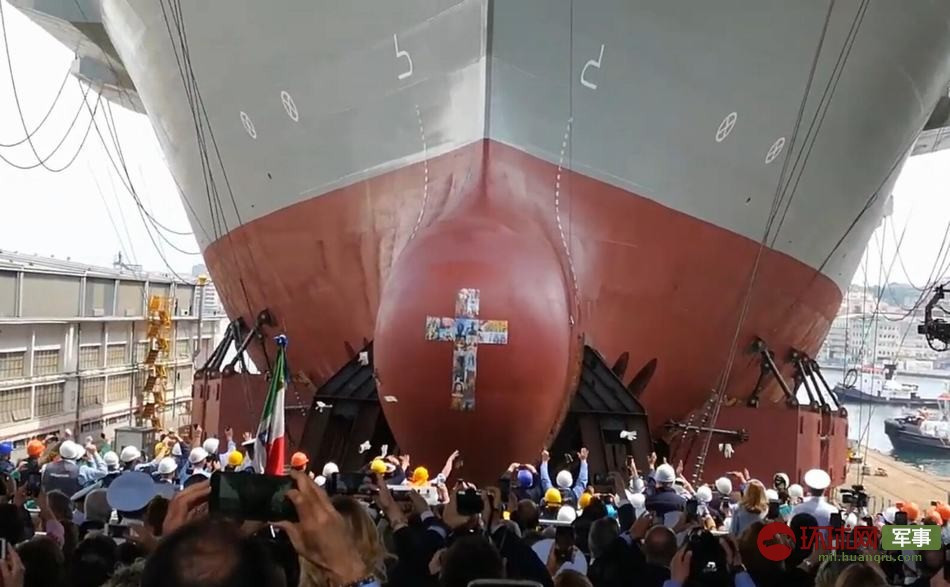 Tàu sân bay Trieste được đặt theo tên của thành phố cảng Trieste nổi tiếng nằm ở phía Bắc nước Italia. Dù chỉ được thiết kế là tàu sân bay trực thăng nhưng Trieste được hứa hẹn có khả năng hoạt động tốt với các chiến đấu cơ F-35B trong tương lai, biến nó trở thành một tàu sân bay đúng nghĩa. Nguồn ảnh: Sina.