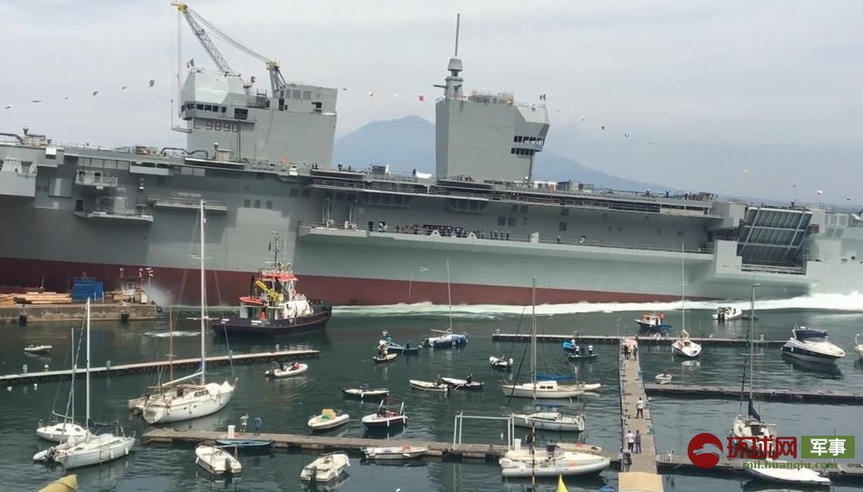 Hàng không mẫu hạm Trieste được trang bị hệ thống vũ khí bao gồm 3 khẩu pháo 76mm cùng với 3 khẩu pháo 25mm. Tàu cũng có 16 ống phóng với khả năng phóng được các tên lửa Aster hoặc CAMM ER. Nguồn ảnh: Sina.