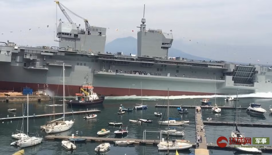 Hàng không mẫu hạm Trieste được trang bị hệ thống vũ khí bao gồm 3 khẩu pháo 76mm cùng với 3 khẩu pháo 25mm. Tàu cũng có 16 ống phóng với khả năng phóng được các tên lửa Aster hoặc CAMM ER. Nguồn ảnh: Sina.