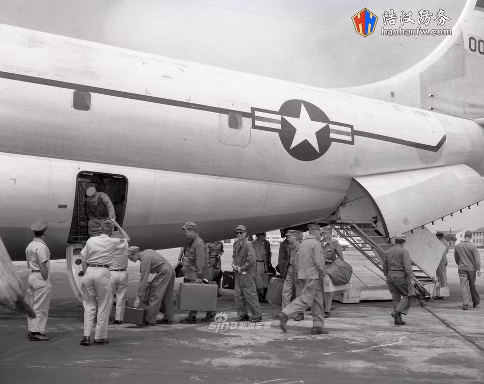 Các máy bay vận tải C-97 phục vụ tốt trong cả lĩnh vực quân sự lẫn dân sự cho tới khi C-124 Globemaster ra đời vào năm 1950. Mặc dù vậy, không quân Mỹ vẫn tiếp tục sử dụng loại máy bay vận tải này cho tới tận năm 1978. Nguồn ảnh: Sina.