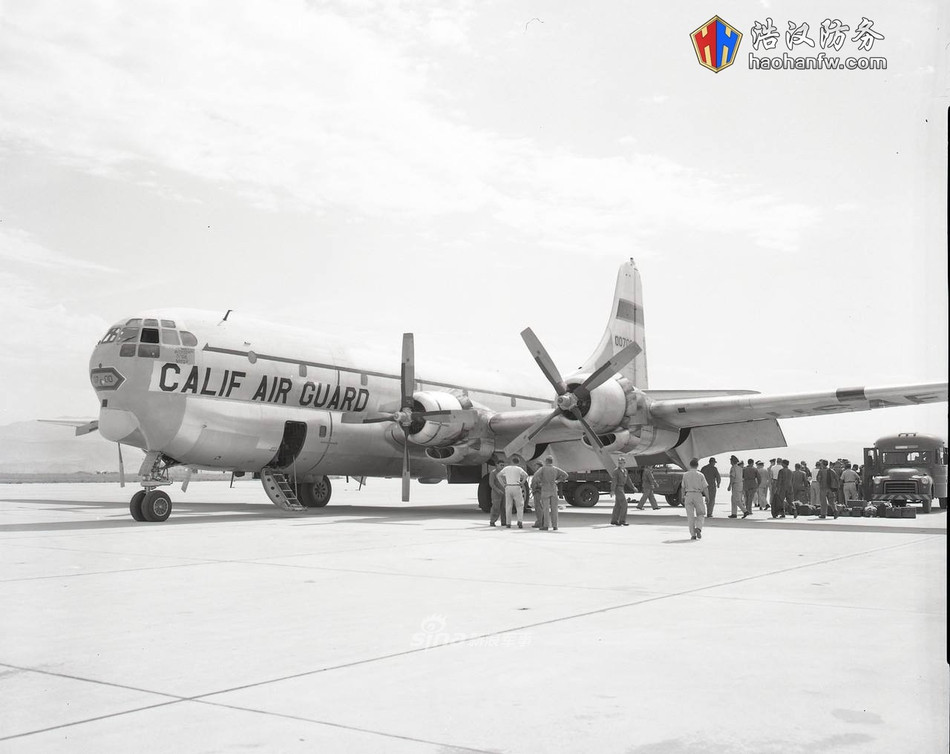 Tổng cộng có 888 chiếc C-97 cùng mọi phiên bản được ra đời trong thời gian ngắn ngủi từ năm 1944 cho tới năm 1952. Các máy bay vận tải này là phương án cải biên giúp B-29 và B-50 đỡ bị lãng phí sau khi cuộc chiến đã kết thúc. Nguồn ảnh: Sina.