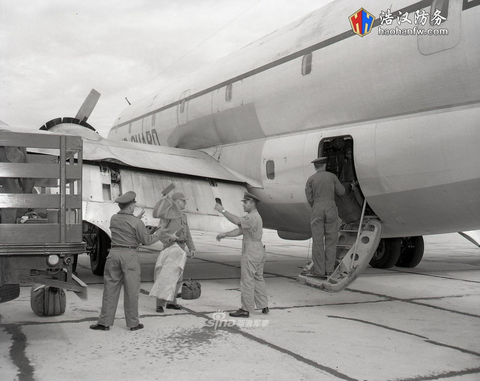 Trần bay của C-97 lên tới 10.000 mét - tương đương với mọi loại máy bay chở khách tiêu chuẩn sau này. Tuy nhiên C-97 chưa từng được sử dụng như một loại máy bay vận tải hành khách chính thức. Nguồn ảnh: Sina.