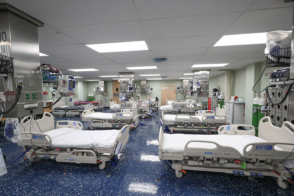 Đây là tàu bệnh viện thứ hai của Hải quân Mỹ được đóng theo lớp Mercy. Mặc dù thuộc biên chế Hải quân Mỹ, đây lại không phải là một tàu chiến và mọi nhân viên trên tàu đều là nhân vien dân sự. Nguồn ảnh: USnavy.