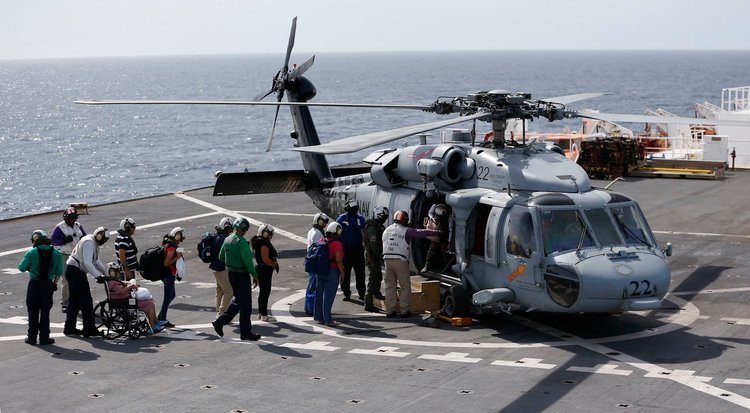 Những người được đưa lên tàu phần lớn mang quốc tịch Venezuela, bị thương hoặc bị bệnh trong quá trình vượt biên ra khỏi quốc gia này. Nguồn ảnh: USnavy.