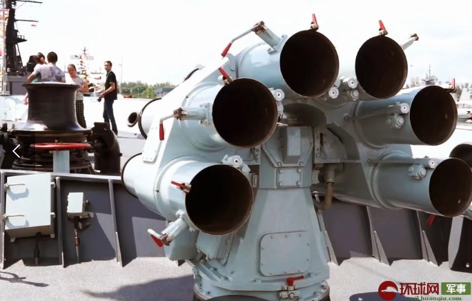 Giống như mọi khinh hạm lớp Type 054A khác, Tương Đàm được trang bị hệ thống vũ khí bao gồm 32 ống phóng tên lửa thẳng đứng, 2x4 ống phóng tên lửa chống hạm, 1 pháo đa chức năng 76mm, 2 pháo 30mm và 2x3 ống phóng ngư lôi 324mm. Nguồn ảnh: QQ