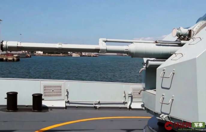 Tàu được trang bị động cơ có công suất 7600 mã lực cho phép nó di chuyển được với tốc độ tối đa 27 hải lý giờ tương đương với 50 km/h. Tầm hoạt động của tàu vào khoảng 15.000 km và có thuỷ thủ đoàn biên chế đủ là 165 người. Nguồn ảnh: QQ