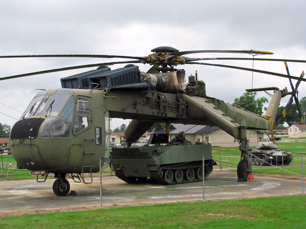 Tới nay, không còn một chiếc trực thăng CH-54 nào còn được sử dụng nhưng vẫn có một số lượng khá lớn các trực thăng CH-54 còn nguyên bản được đặt trong nhiều viện bảo tàng trên khắp nước Mỹ. Nguồn ảnh: RedstoneArsenal.