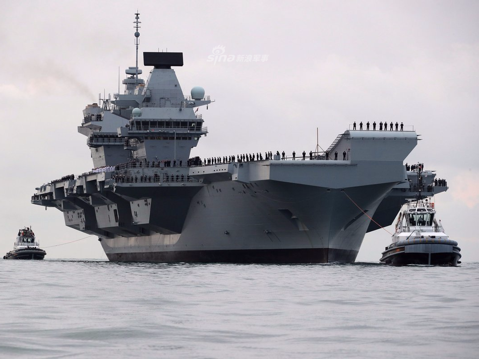 Được khởi công đóng mới từ năm 2009, tàu sân bay HMS Queen Elizabeth bắt đầu được hạ thuỷ từ năm 2014 và tới năm 2017, nó bắt đầu được gia nhập biên chế Hải quân Hoàng gia Anh nhưng chưa chính thức đi vào trực chiến. Nguồn ảnh: Sina.