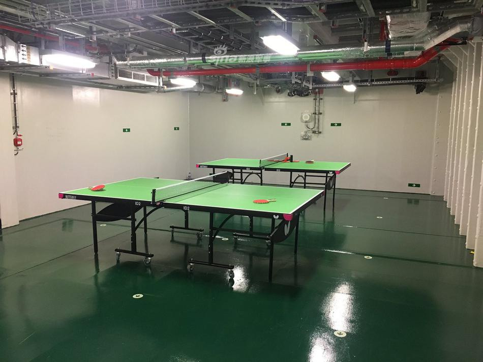 Các môn thể thao nhẹ nàng như bóng bàn cũng xuất hiện trên tàu trong một không gian khá rộng rãi. Nguồn ảnh: Sina.
