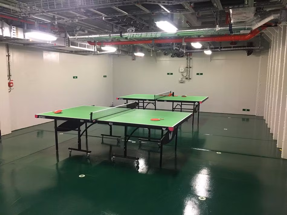 Có độ giãn nước tối đa lên tới 72.000 tấn, diện tích bên trong tàu sân bay HMS Queen Elizabeth là khá lớn nhưng nó trong khi biên chế thuỷ thủ đoàn của nó tối đa chỉ cần 700 người. Nguồn ảnh: Sina.