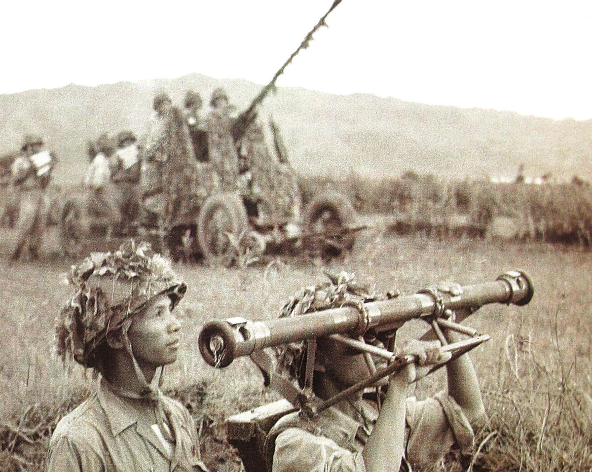 Tuong Navarre da ao tuong ra sao tren chien truong Dien Bien Phu?-Hinh-3