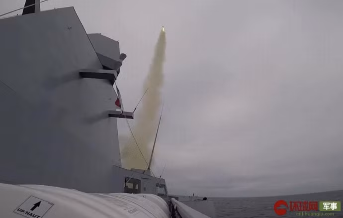 Trong đó phiên bản Aster 15 có trọng lượng 310 kg và có chiều dài 4,2 mét trong khi phiên bản Aster 30 có trọng lượng 450 kg và có chiều dài lên tới 4,9 mét. Nguồn ảnh: QQ.