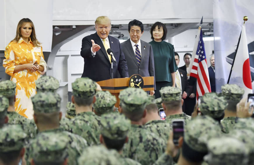 Hiện tại, Nhật được coi là đồng minh quân sự lớn nhất của Mỹ. Mỹ hiện đang có 50.000 lính đóng quân ở Nhật Bản. Mỗi năm Nhật chi khoảng 48 tỷ USD - tương đương cho 1% GDP của nước này cho ngân sách quốc phòng. Nguồn ảnh: Sina.