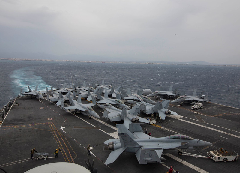 Tàu USS Abraham Lincoln khi rời vùng biển Palma de Mallorca, Tây Ban Nha sau chuyến ghé thăm cảng này ngày 20/4/2019.