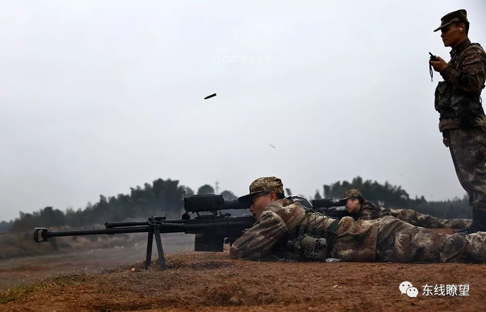 Súng sử dụng hộp tiếp đạn 5 viên và có tầm bắn tối đa lên tới 2km, tầm bắn hiệu quả 1,5km. QBU-10 có khả năng xuyên qua 50mm thép cán đồng nhất ở khoảng cách 1500 mét hoặc 100mm thép cán đồng nhất ở khoảng cách 200 mét. Nguồn ảnh: Sina.