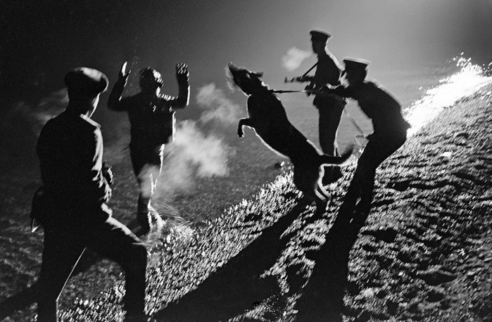 Ngoài nhiệm vụ bảo vệ toàn vẹn lãnh thổ biên giới quốc gia, biên phòng Nga còn có nhiệm vụ chống xâm nhập, buôn lậu, săn bắn trái phép ở khu vực vùng biên. Nguồn ảnh: TASS.