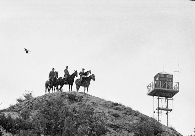 Với biên giới rộng lớn và hiểm trở của Liên Xô trước đây và Nga ngày nay, lực lượng Biên phòng của quốc gia này được trang bị các loại trang thiết bị vận tải không kém gì so với các đơn vị Lục quân. Nguồn ảnh: TASS.