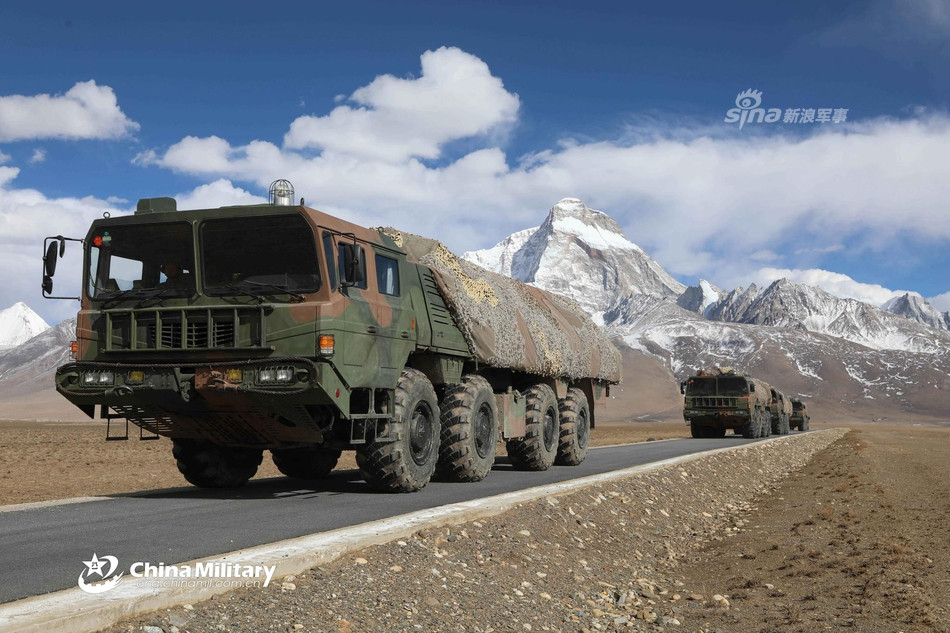 Về cơ bản, có thể coi khẩu pháo phản lực phóng loạt PHL-03 của Quân đội Trung Quốc là phiên bản nội địa của lực lượng này sản xuất dựa trên khẩu pháo phản lực BM-30 Smerch do Liên Xô chế tạo. Nguồn ảnh: Sina.