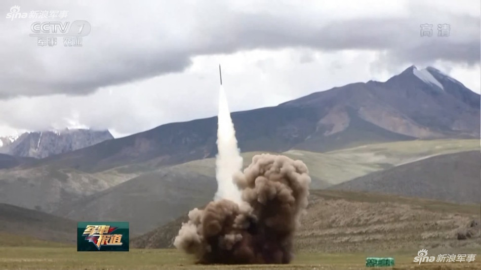 Nhà sản xuất NORINCO của Trung Quốc cũng khẳng định, các pháo phản lực 300mm của PHL-03 dù có chung kích thước nhưng không tương thích ngược lại với Smerch của Nga. Nguồn ảnh: Sina.