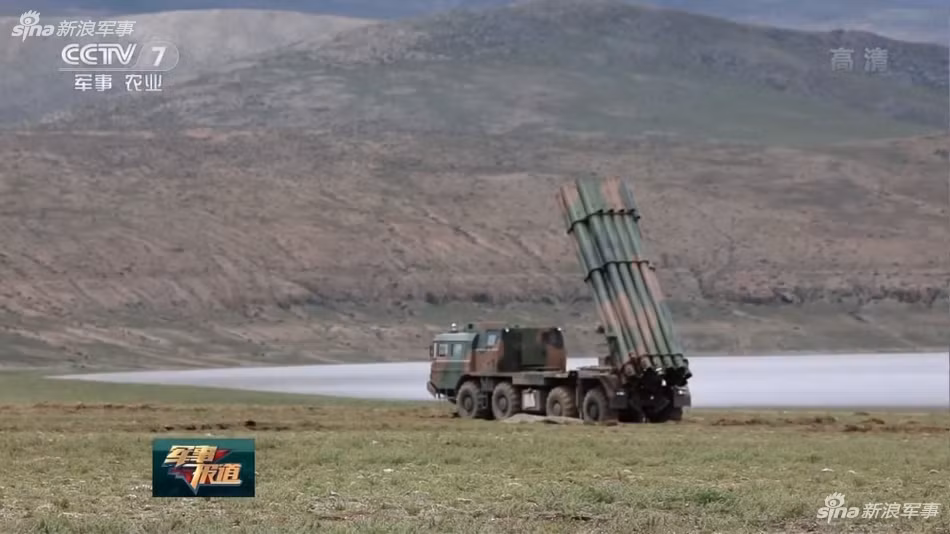 Mặc dù được xem là phiên bản nhái của tổ hợp pháo phản lực Smerch, tuy nhiên có thể khẳng định người Trung Quốc đã vượt qua cả bản gốc khi chế tạo ra các tên lửa có tầm bắn xa hơn cả loại tên lửa được sử dụng với phiên bản gốc. Nguồn ảnh: Sina.