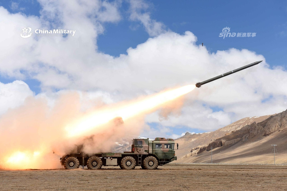 Quân đội Trung Quốc thậm chí còn cho xuất khẩu loại pháo phản lực này ra nước ngoài dưới tên gọi AR2. Hiện tại Ma Rốc là quốc gia sở hữu số lượng AR2 nhiều nhất với một tiểu đoàn tương đương 36 dàn phóng. Nguồn ảnh: Sina.