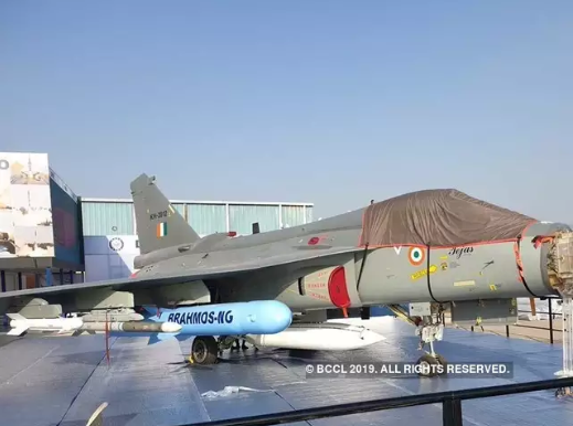 Tất nhiên là giống với Su-30MKI, phiên bản Su-30MK2 cũng sẽ phải thay đổi một vài kết cấu, bộ phận để có thể mang theo quả tên lửa nặng 2,55 tấn này. Nguồn ảnh: Sputnik.