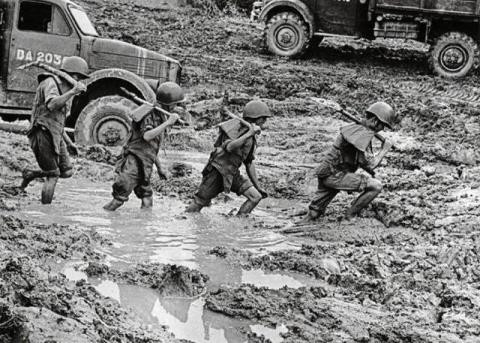 Hoc gia Nga: Duong mon Ho Chi Minh-Con duong song Viet Nam-Hinh-2